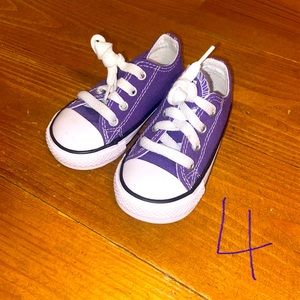 Toddler size 4 converse